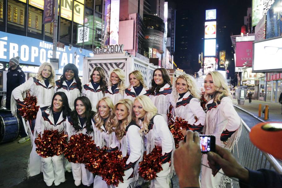 Le cheerleader dei Denver Broncos in posa per le foto (Ap)
